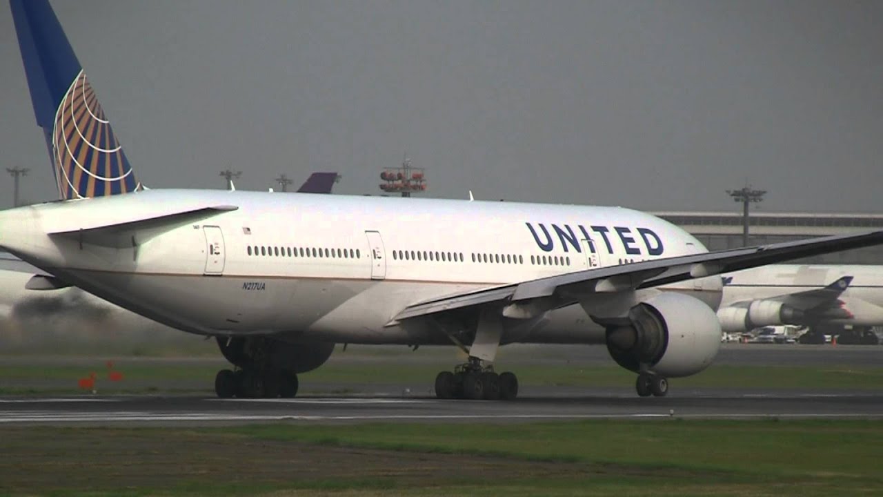 Continental / United Boeing 777-200ER Take off at NRT