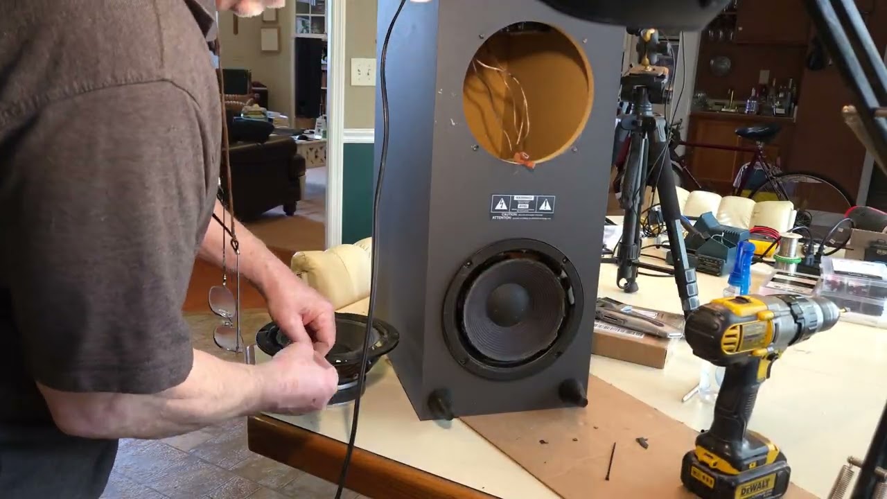 Ремонт подвеса динамика JBL Bass20