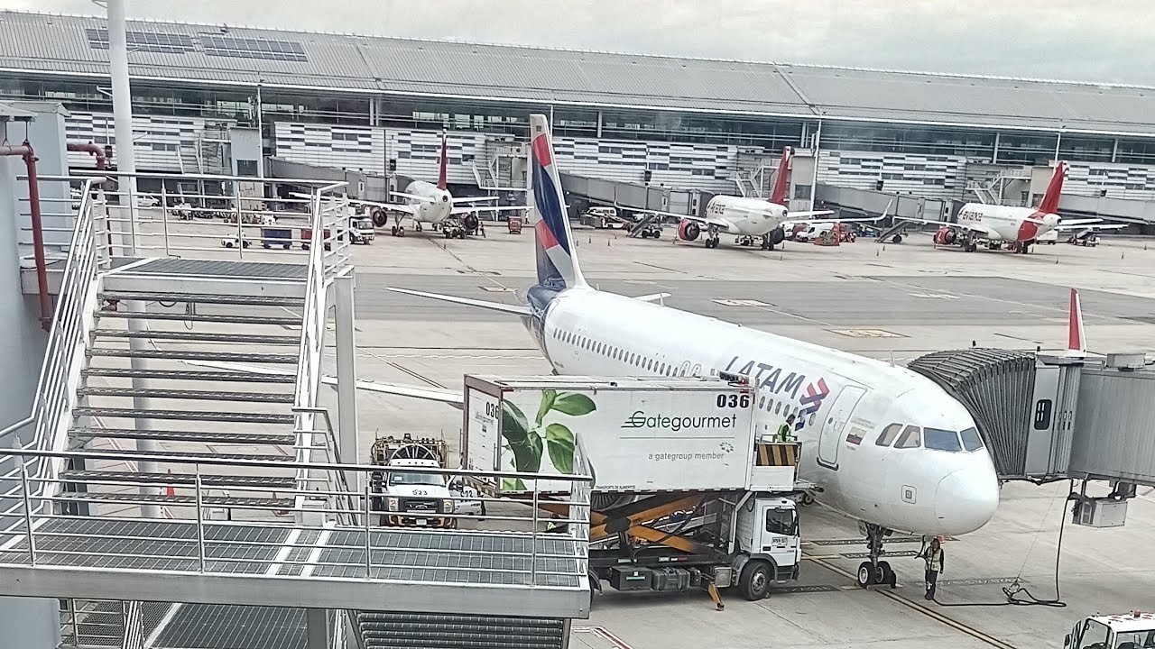 Se retrasó mi vuelo de Bogotá a Barranquilla, My fligth from Bogotá to Barranquilla was delayed