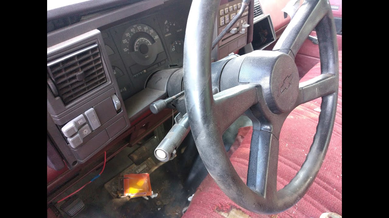 Пикап Silverado 1990 года выпуска, почти без опций. В качестве бонуса — Chevelle 68 на ярмарке Mo...
