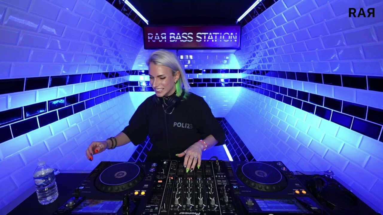 Helen Frey live at RAR BASS STATION Toulouse