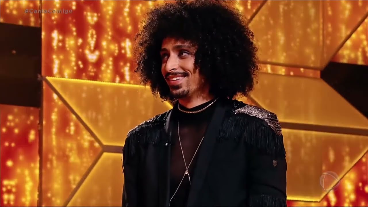 &Eacute; UM FEN&Ocirc;MENO! Helleno conquista os 100 jurados na semifinal com Listen To Your Heart | CANTA COMIGO