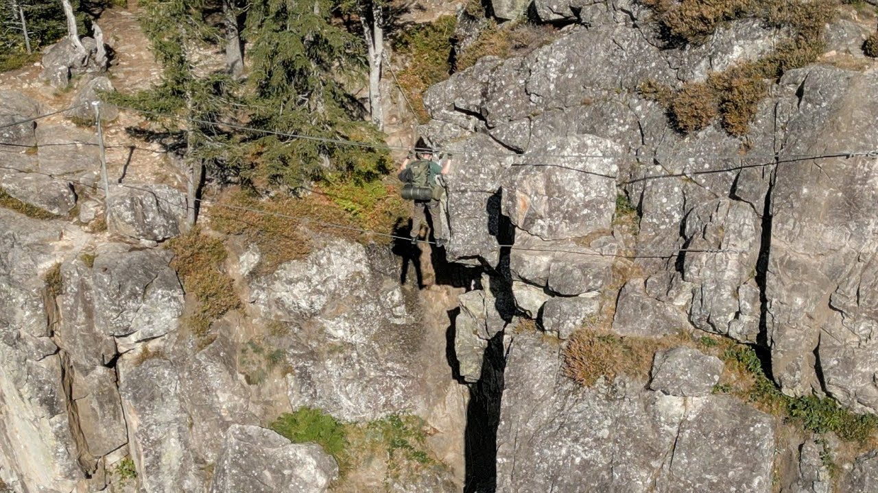 Kann man mit Biwakausrüstung einen Klettersteig bewältigen und am Ziel biwakieren?