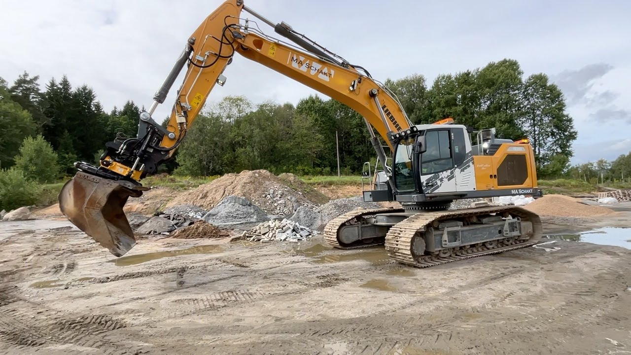 Köp Grävmaskin Liebherr 930 Compact tiltrotator + 2 skopor på Klaravik