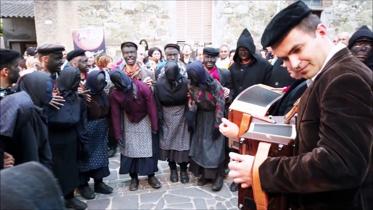 Danza delle maschere di Olzai Villaurbana 27 10 2019 b