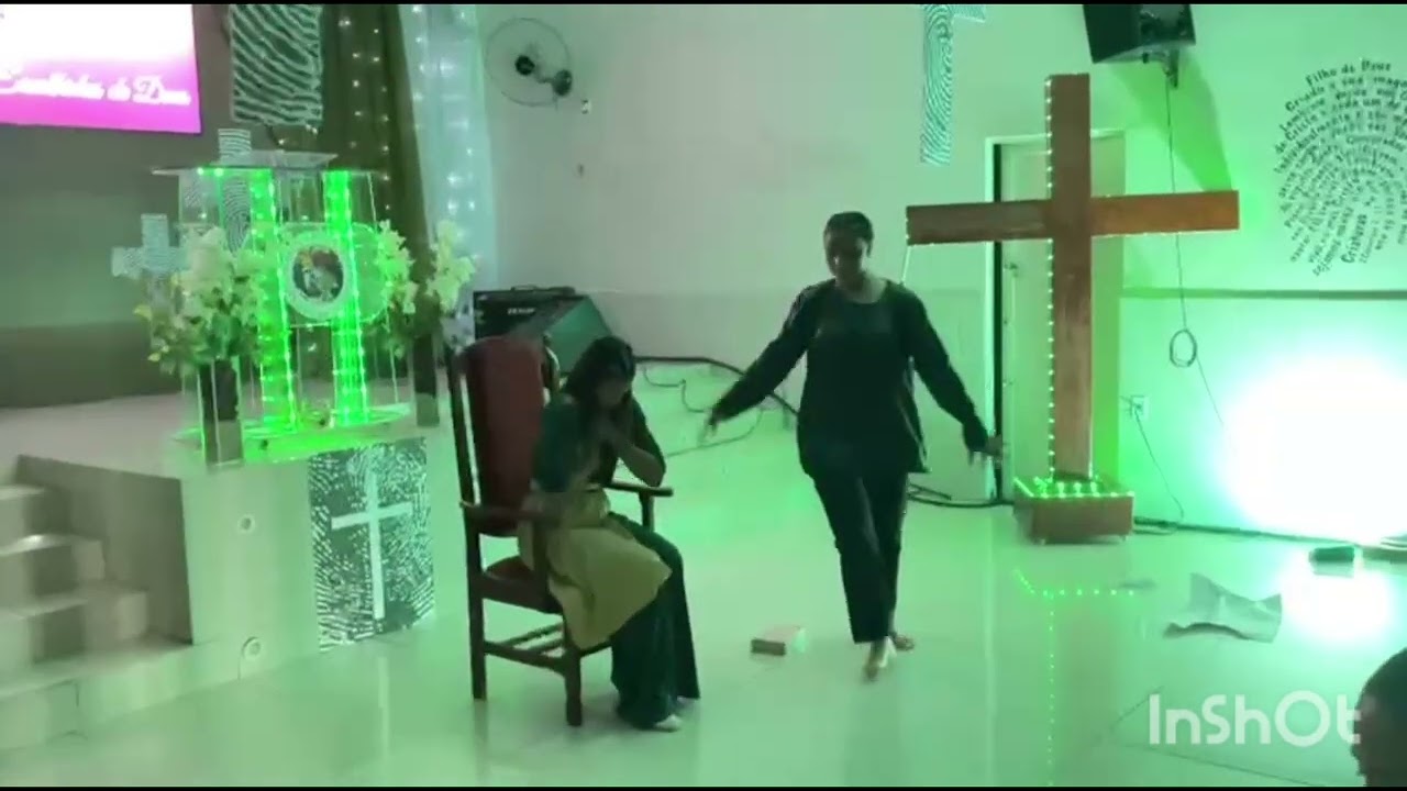 Lindo momento xCansei- Que coisa linda e forte essa ministração , assistam ligados no senhor. 