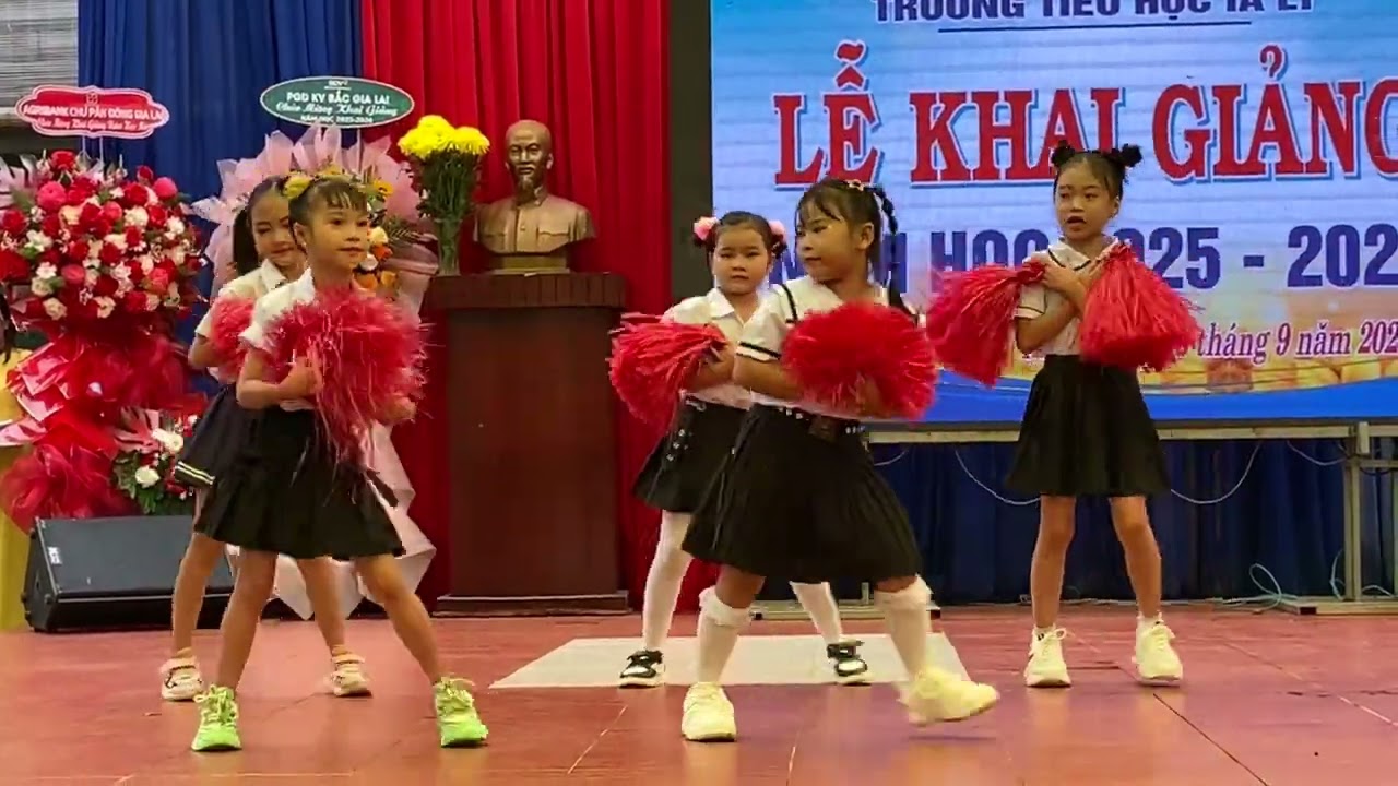 Toàn cảnh lễ khai giảng năm học 2025-2026 tại trường tiểu học Ialy 