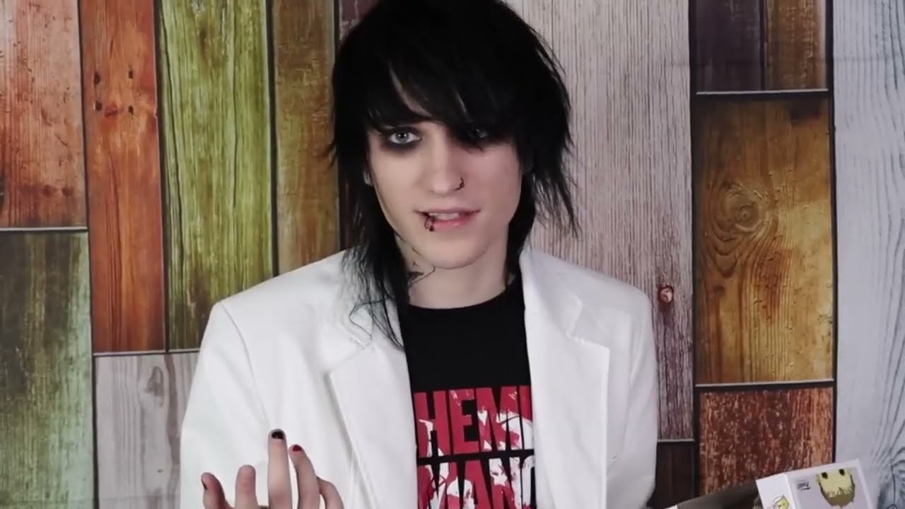 Johnnie Guilbert: Emo Unboxing A Mystery Box From Hot Topic (Re-upload)