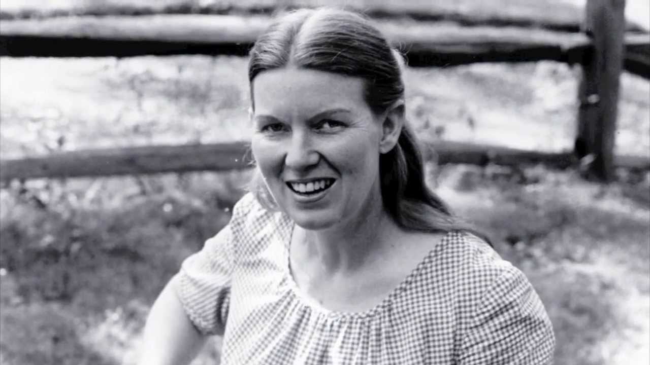 Appalachian Singer Jean Ritchie - A Pretty Fair Miss (1954)