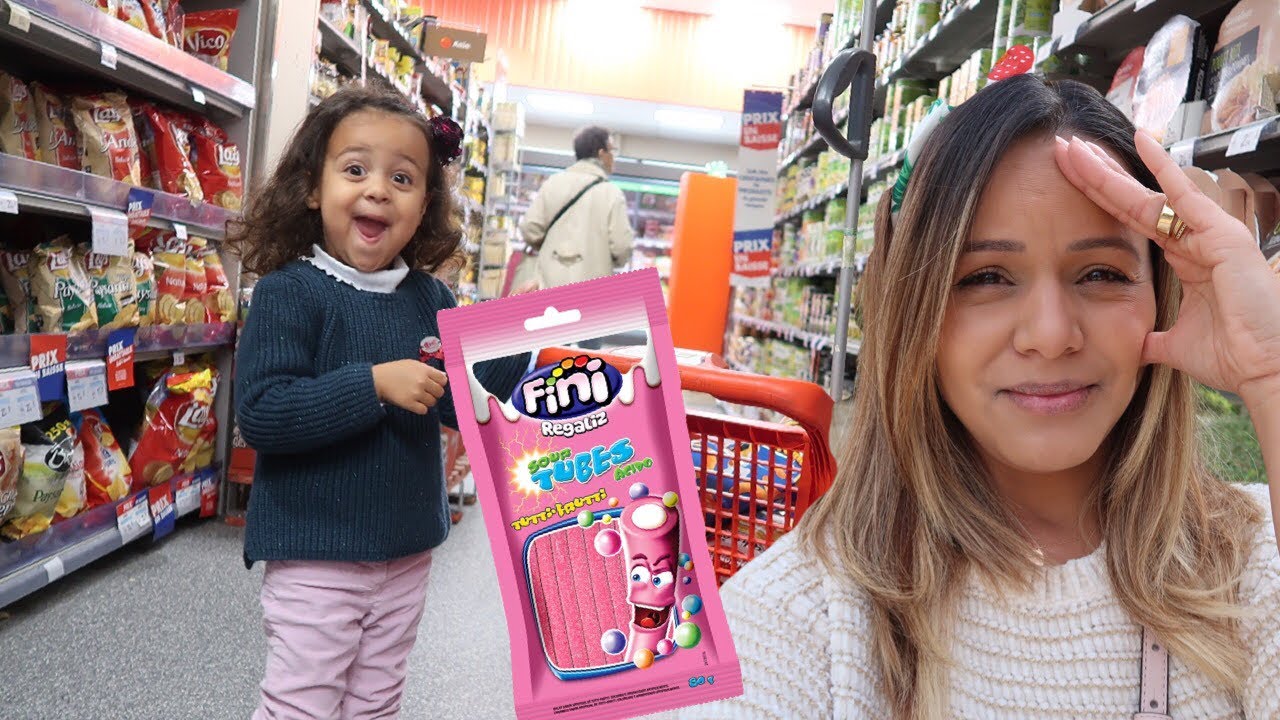 R&Ecirc; ANDRADE E LARA COMPRAM TUDO QUE A PESSOA DA FRENTE ESCOLHEU NO MERCADO EM PARIS | R&Ecirc; ANDRADE