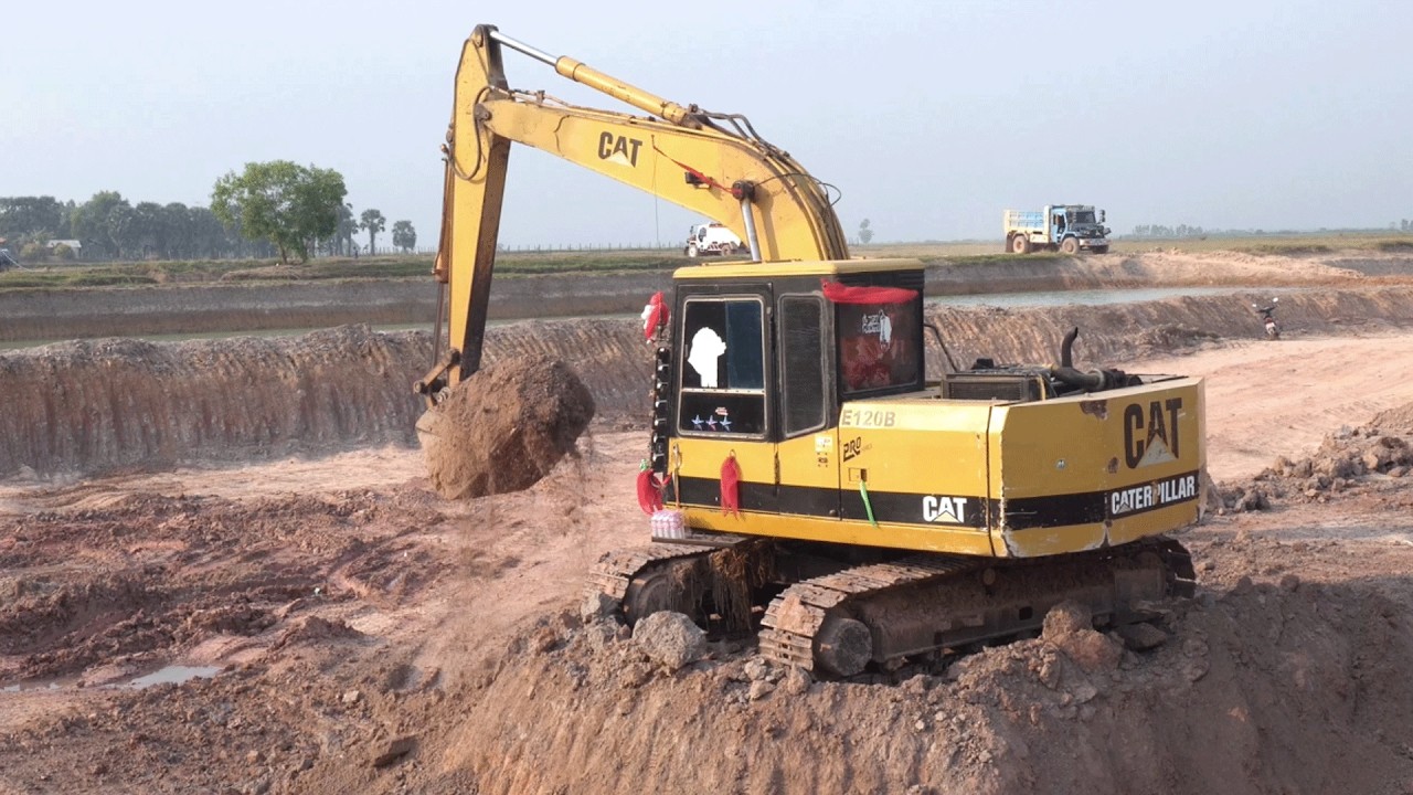 Strong Scale : Excavator CAT E120B & Super DIY a Truck..