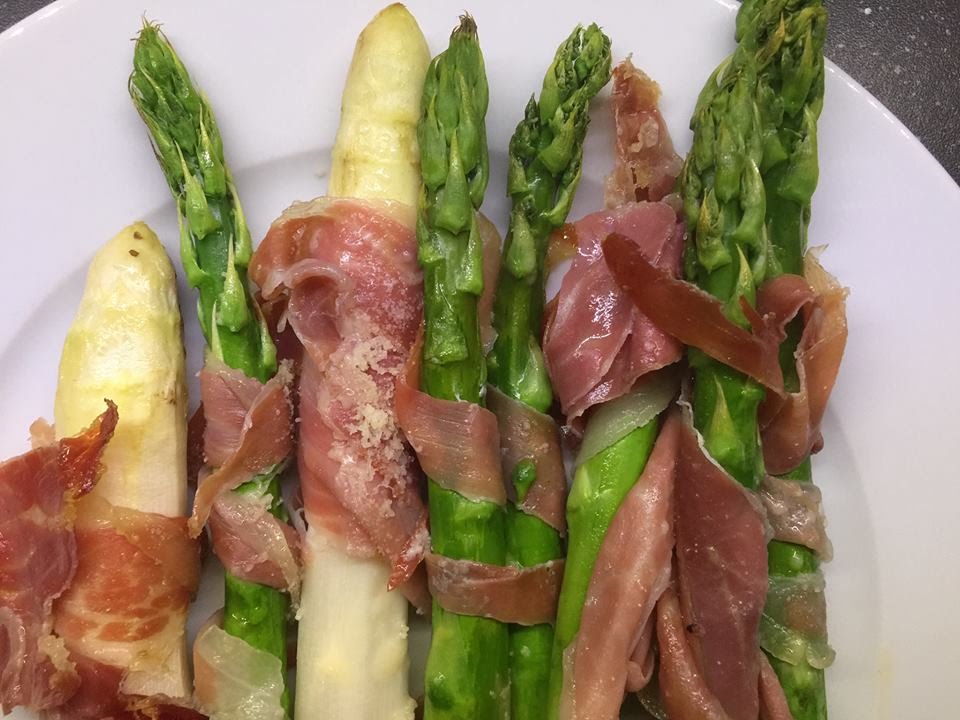 Philips Airfryer gegrillter Spargel mit Parmaschinken und Parmesan
