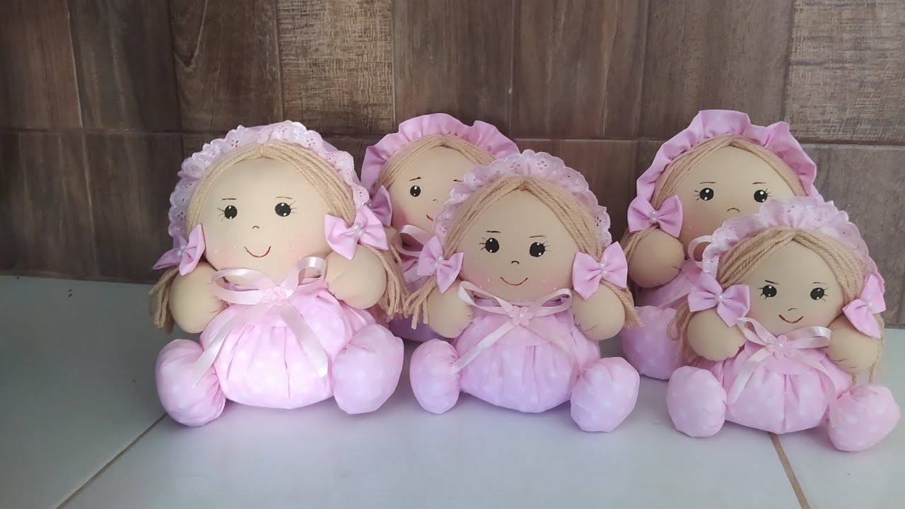 boneca de fuxico para quarto de bebê