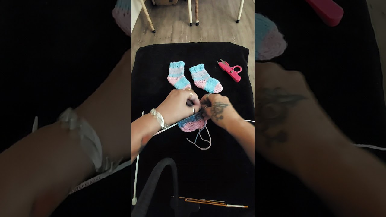 Meia bebê com calcanhar- Professora Anthonianne levenhagen