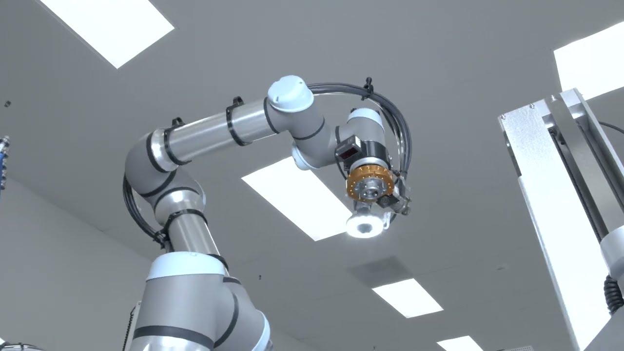 Представляем Dextro&trade;: первый в мире коллаборативный робот для полупроводниковой промышленности.