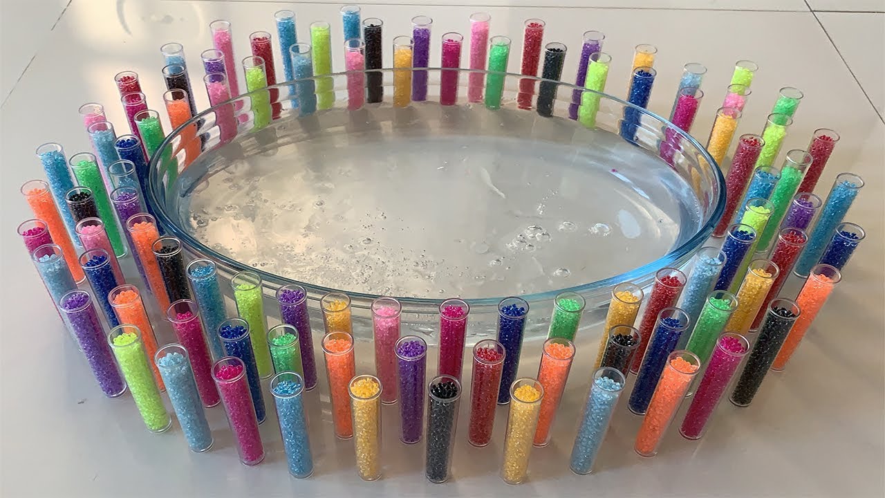 MISTUREI 96 TUBOS DE PEDRINHAS COLORIDAS DE GLITTER NO SLIME TRANSPARENTE! (Mega satisfatório)