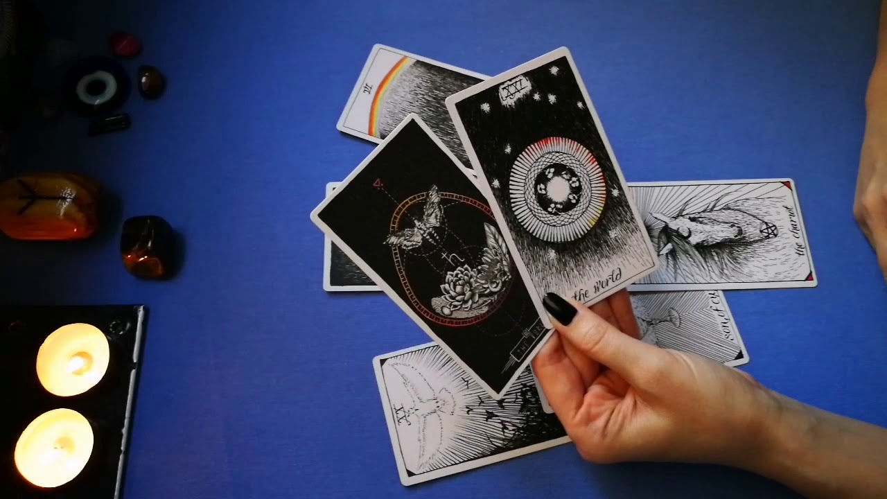 ¿Qué PIENSA hacer? ¿Qué INTENCIONES tiene? ✨TAROT INTERACTIVO✨