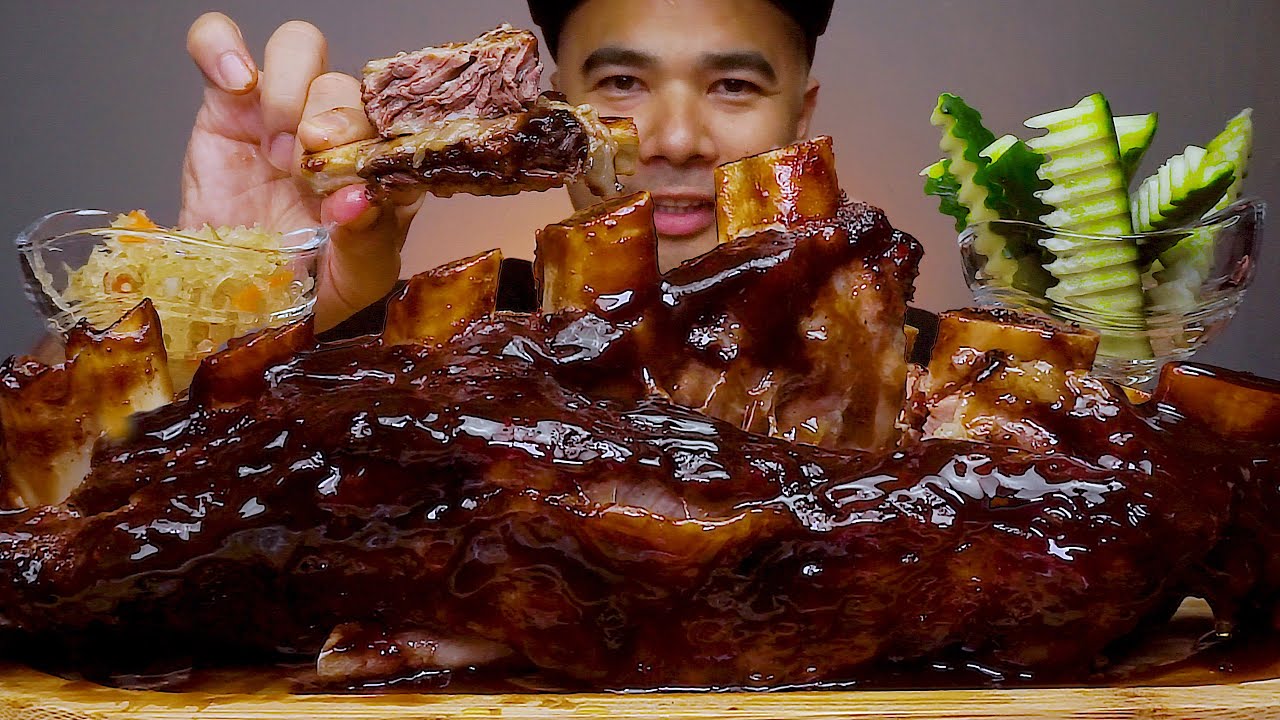 BEEF SHORT RIBS IN BBQ SAUCE | @hungryvohn | ALFIE EATS