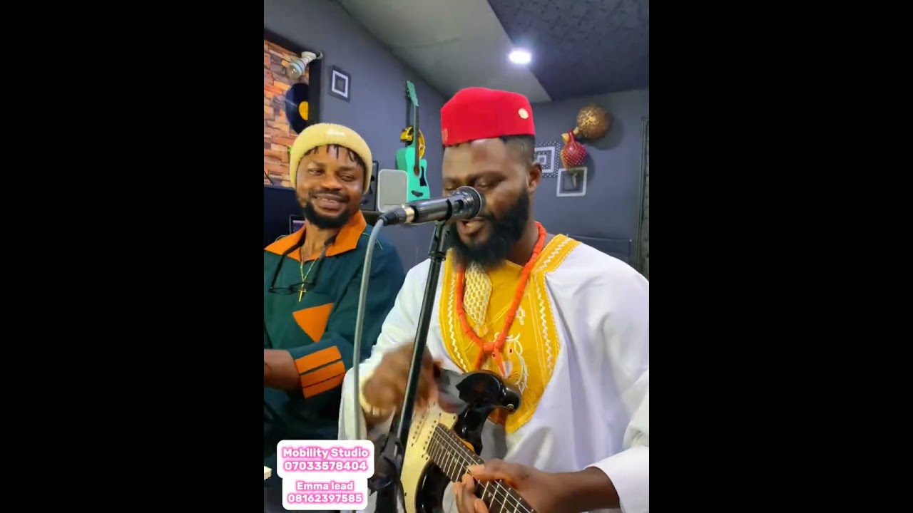 😮 Enjoy sweet melody from Oliver’s son.