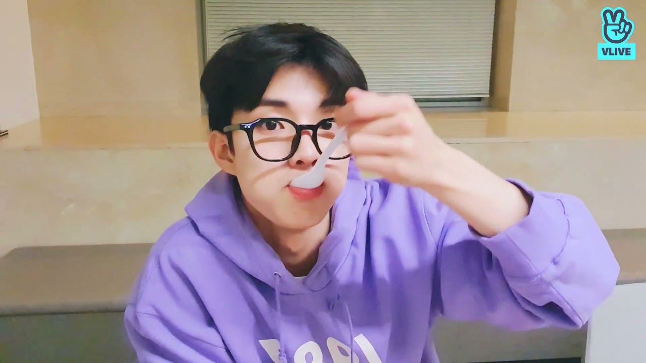 [Q VLIVE 200217] Q's Eating Show🍚 [ENGSUB]