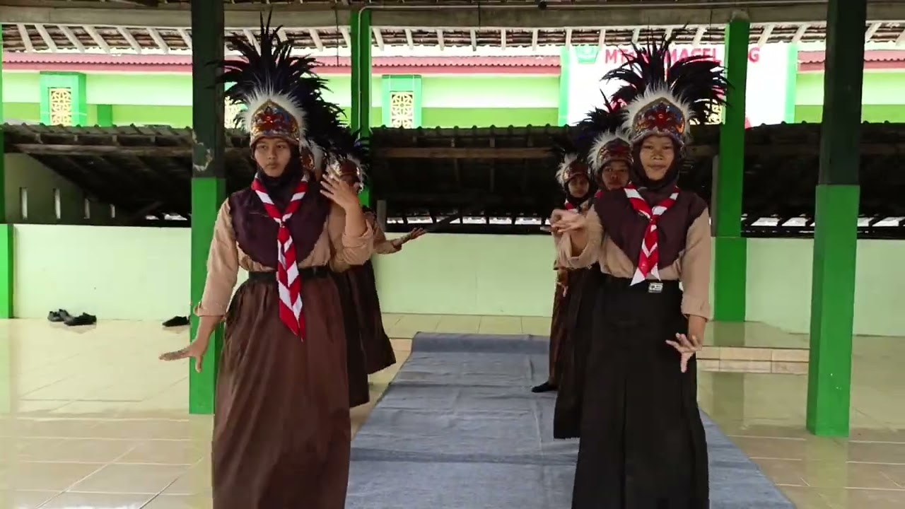 👩 KELAS 9D KELOMPOK 4❗COVER TARI TOPENG IRENG🏅PENILAIAN MATERI PAGELARAN SENI