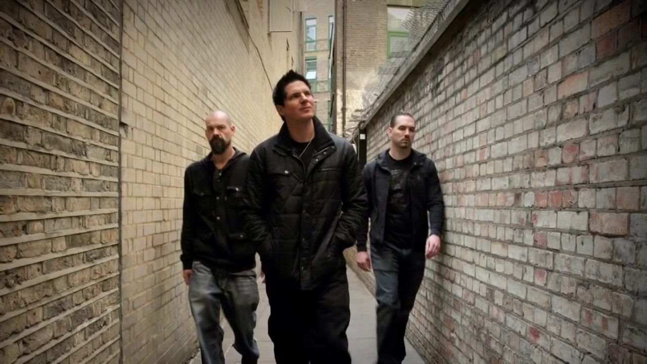 Zak Bagans//Womanizer