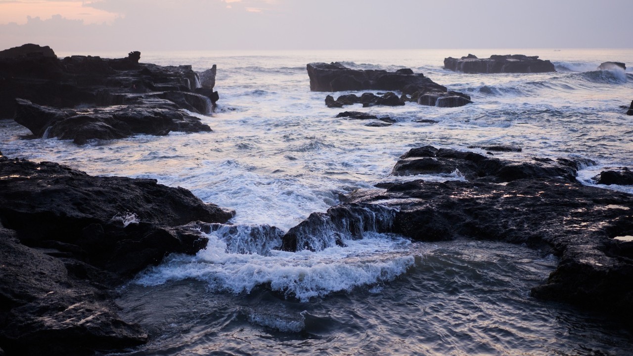 Sonido de Mar Profundo para Enmascarar el Tinnitus Agudo (7–8 kHz) – 10 Horas Sin Interrupciones
