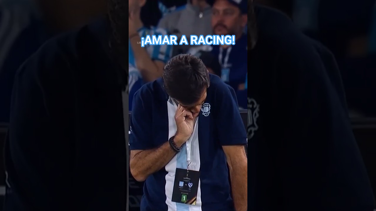 Gustavo Costas besando el escudo de Racing