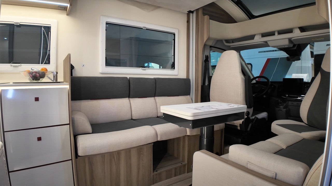 Wohnmobil mit Raumaufteilung 4 Personen Roller Team teilintegrierter Kronos Fit 230 2025