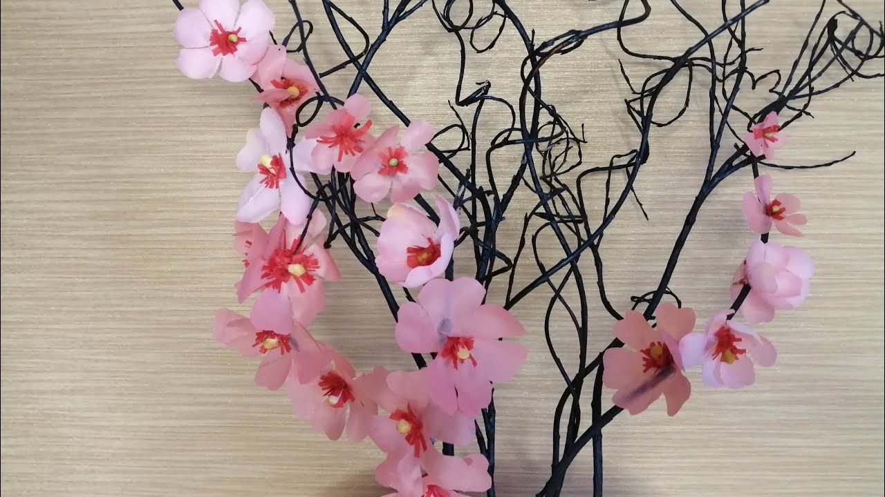 Самый лёгкий способ сделать веточку сакуры из старого зонта! 🌺sakura from an umbrella!