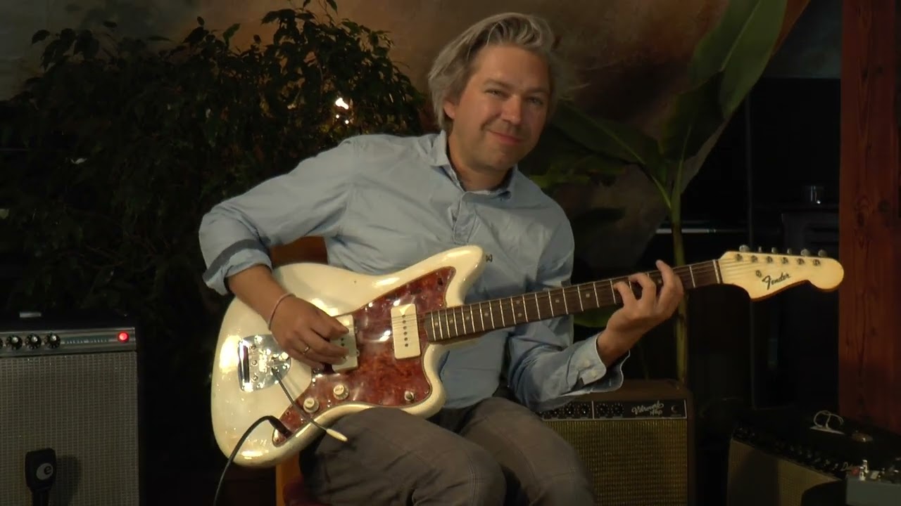 Fender Jazzmaster from 1964 olympic white presented by Vintage Guitar Oldenburg and Tobias Hoffmann.