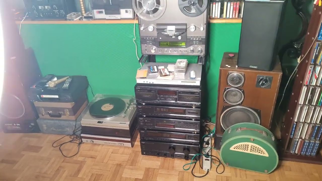 110 вольт в розетке. Не включается аппаратурв. Может сгореть? Aiwa умная
