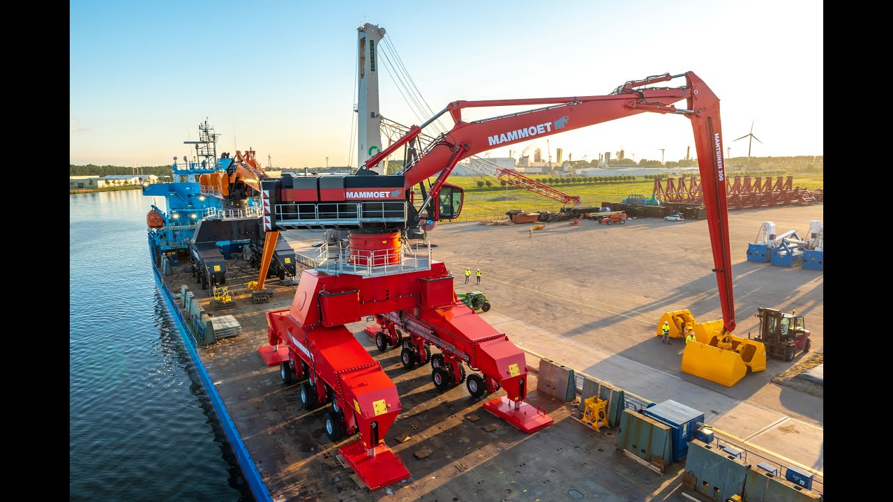 Double delivery of Mantsinen 300M gantry to Mammoet Nederland and Cuypers Vorkliften