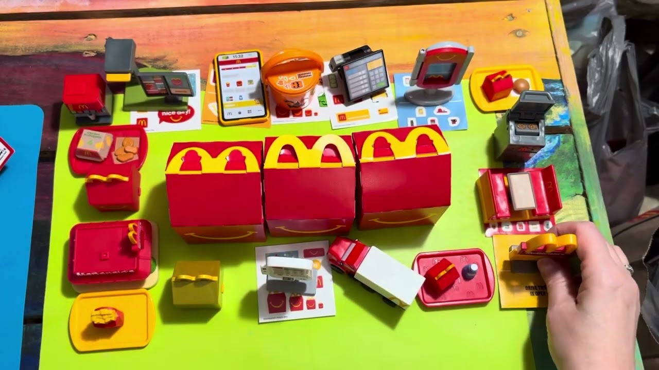 I finally finished my entire set of the Lil’ McDonalds minis!!