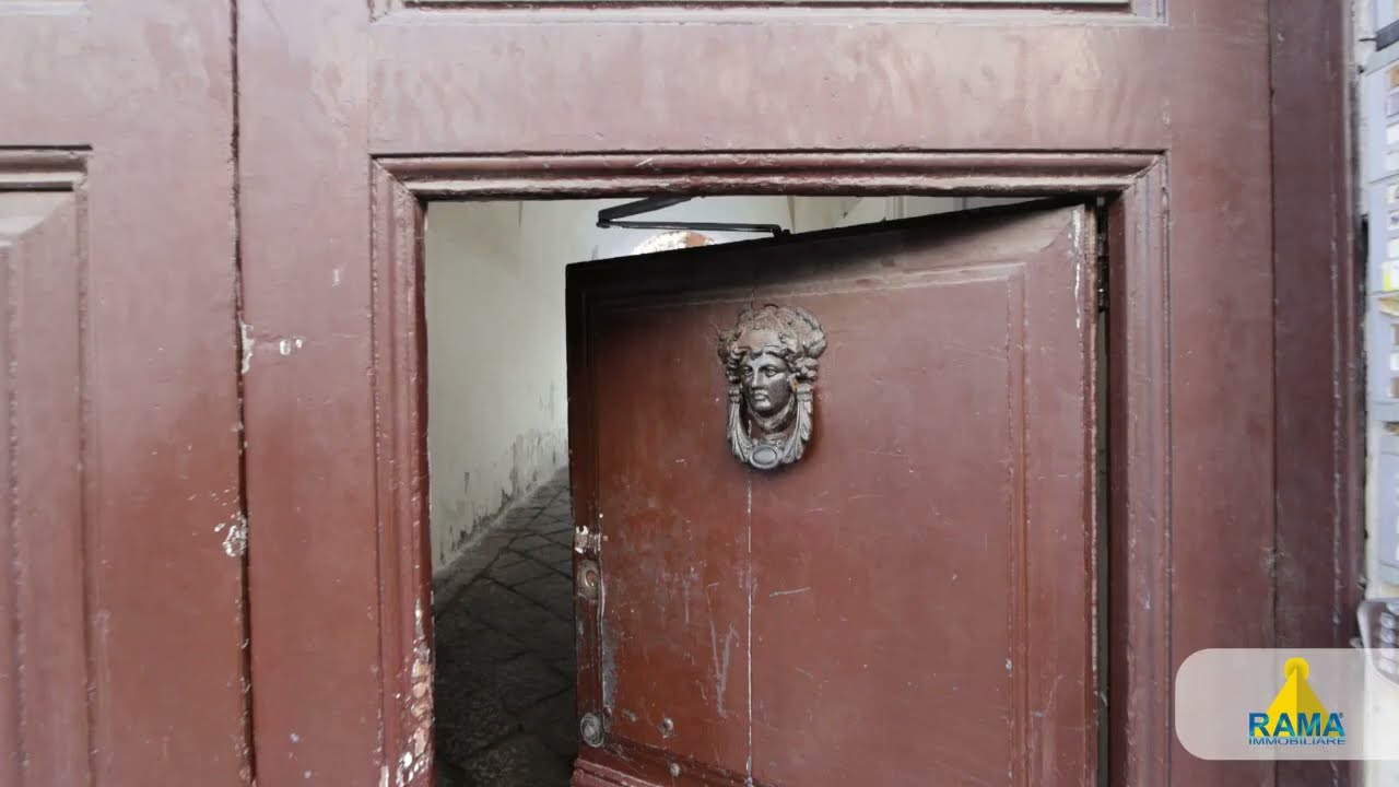 CATANIA, elegante appartamento ristrutturato in palazzo storico