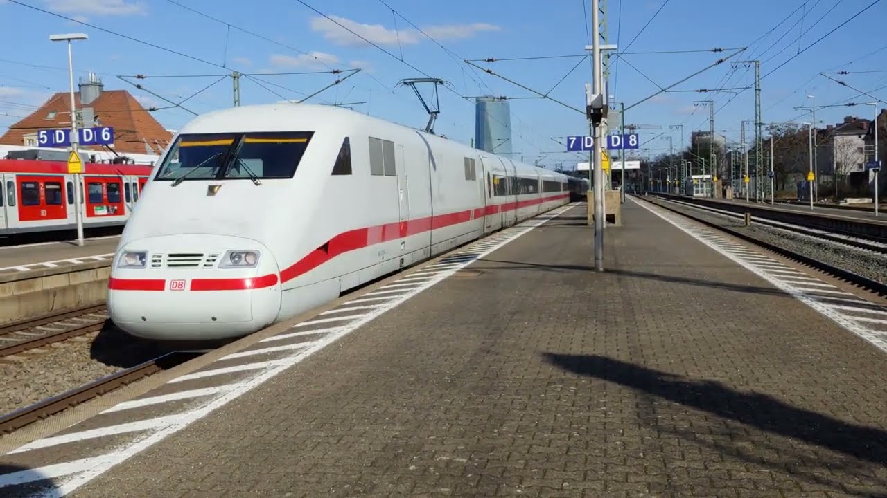 The beautiful DB ICE 1 at Frankfurt S&uuml;dbahnhof.