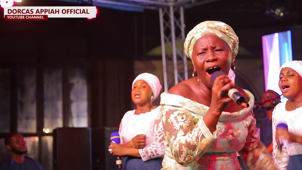 WOWWW DORCAS APPIAH PERFORMS MOGYA KRONKRON (OKUM NO)IN TEARS ON STAGE *2021 NEW VIDEO*