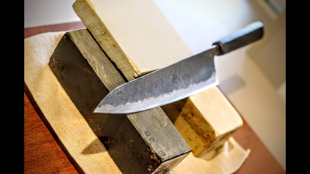 Review da Gyuto de Bryan Raquin - Aço SC145 - Cabo em Carvalho