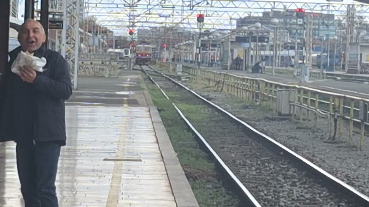 HR HŽPP 3177 - TIRISTORSKA 1 142 012 + brzi SAVA iz smjera Vinkovci ulazi u Zg.Gl.kol. 
