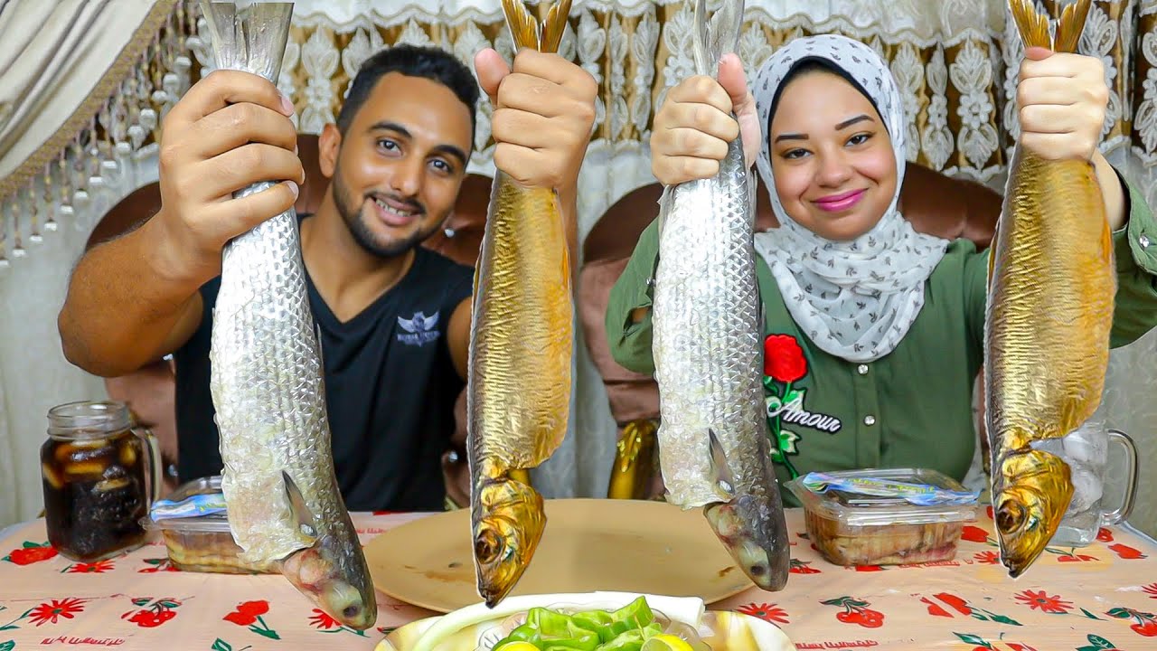 تحدي اكل الفسيخ والرنجه والبطارخ بكمية كبيرة مع العقاب