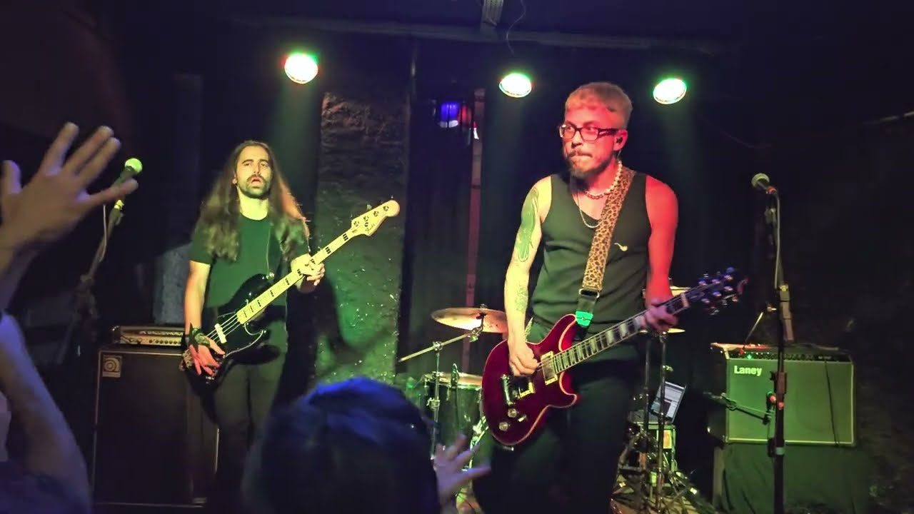 Menores Atos - Animalia / À Distância / Doisazero - Ao Vivo em Curitiba [2024.06.29]