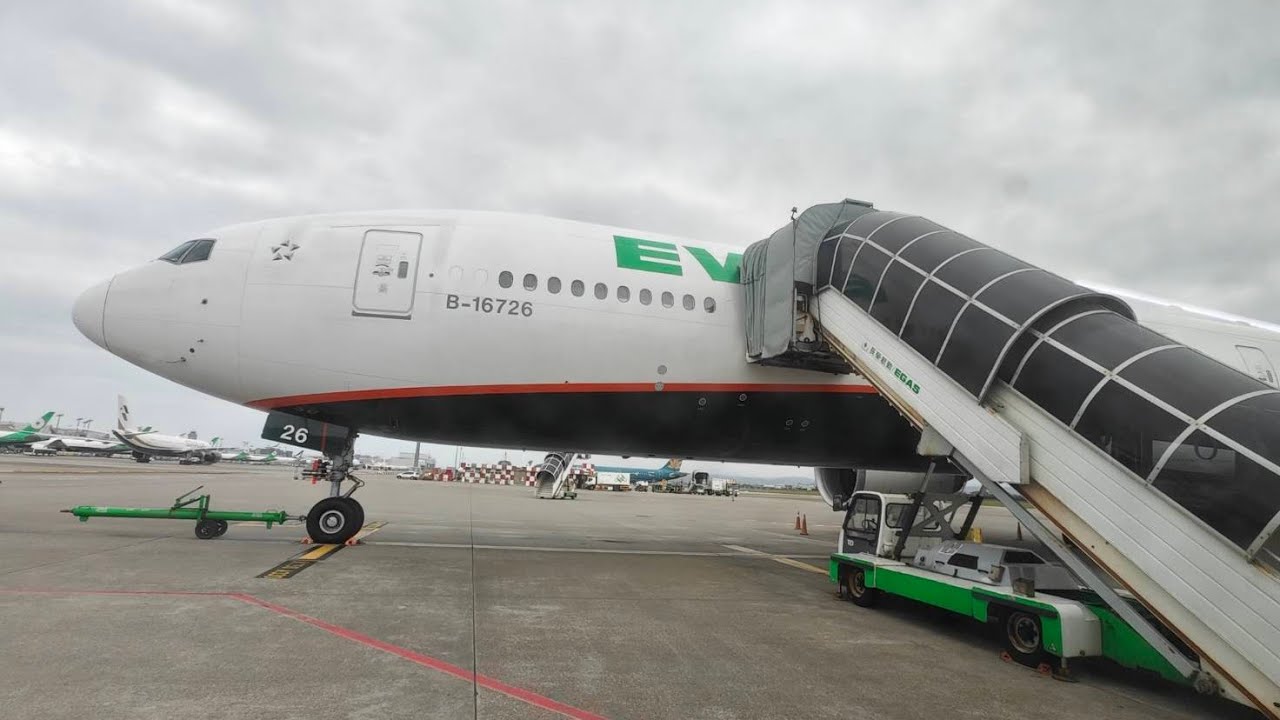 20250109桃園國際機場（搭接駁車去搭飛機，沿路賞機