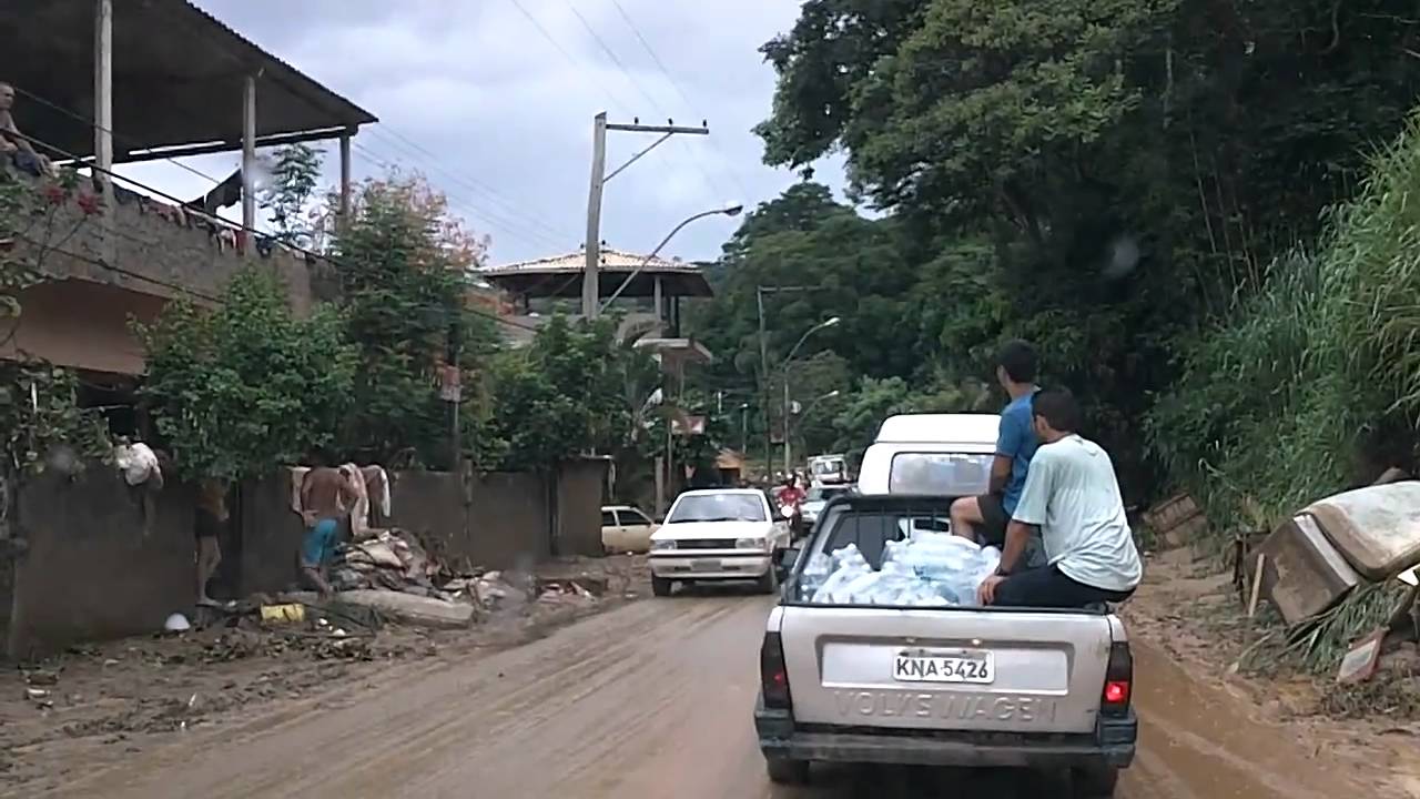 São José do Vale do Rio Preto devastada pelas chuvas