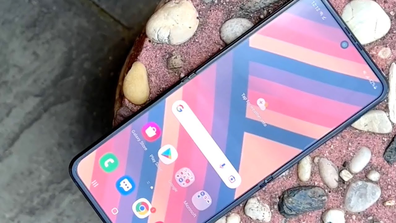 Samsung Galaxy Z Flip 3 In 2025! (Still Worth Buying?) (Review)