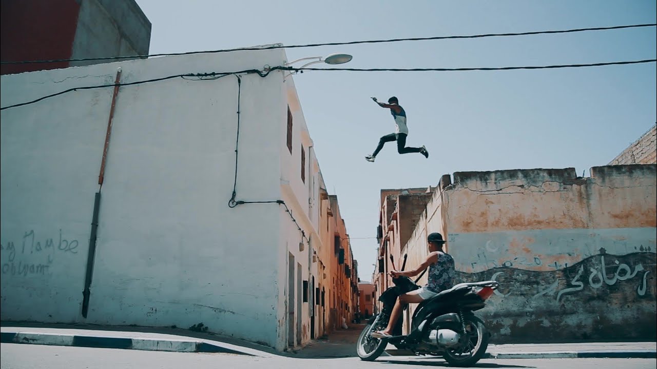 parkour vs Motorcycle Agadir Tamri Morocco 2020  سباق الباركور مع الدراجة النارية من النوع SH