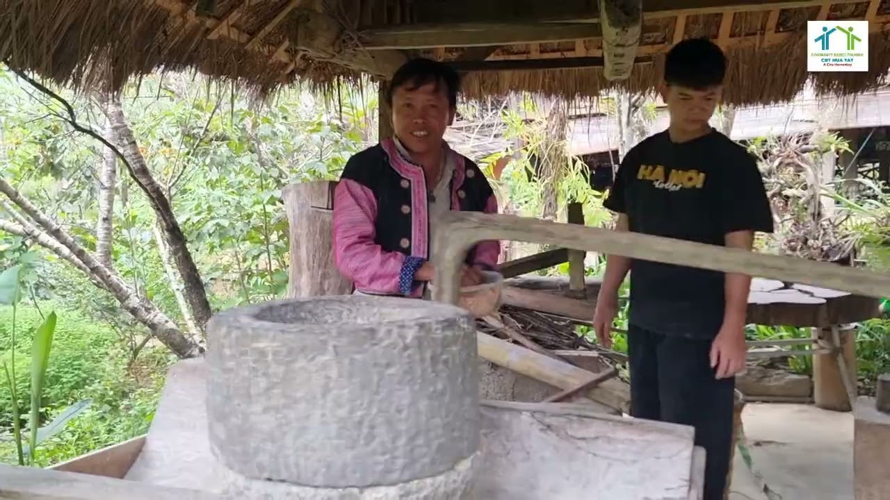 công việc sửa lại cối xay ngô và phòng tục giữ cối của ngừoi Mông.