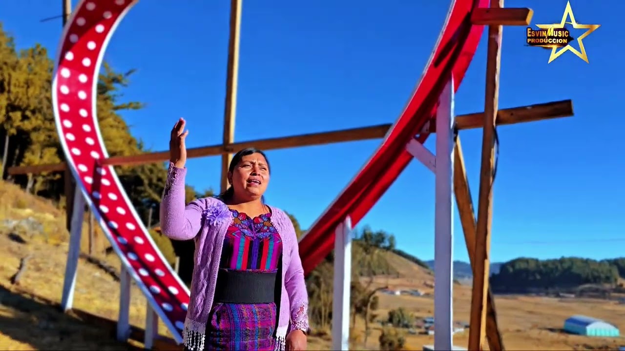 Tu Eres Digno.  Solista Silvia Sales.  Acompañamiento De ARREBATAMIENTO MUSICAL 