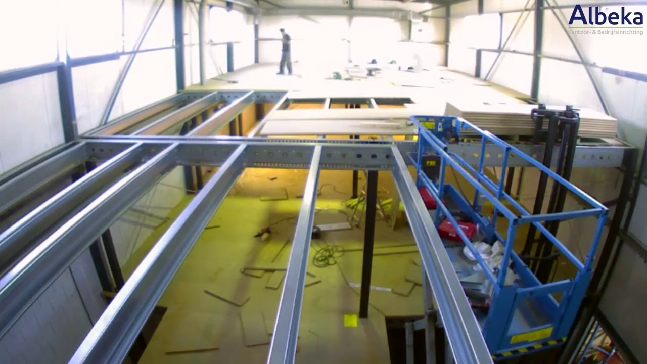 Timelapse van de montage van een entresolvloer