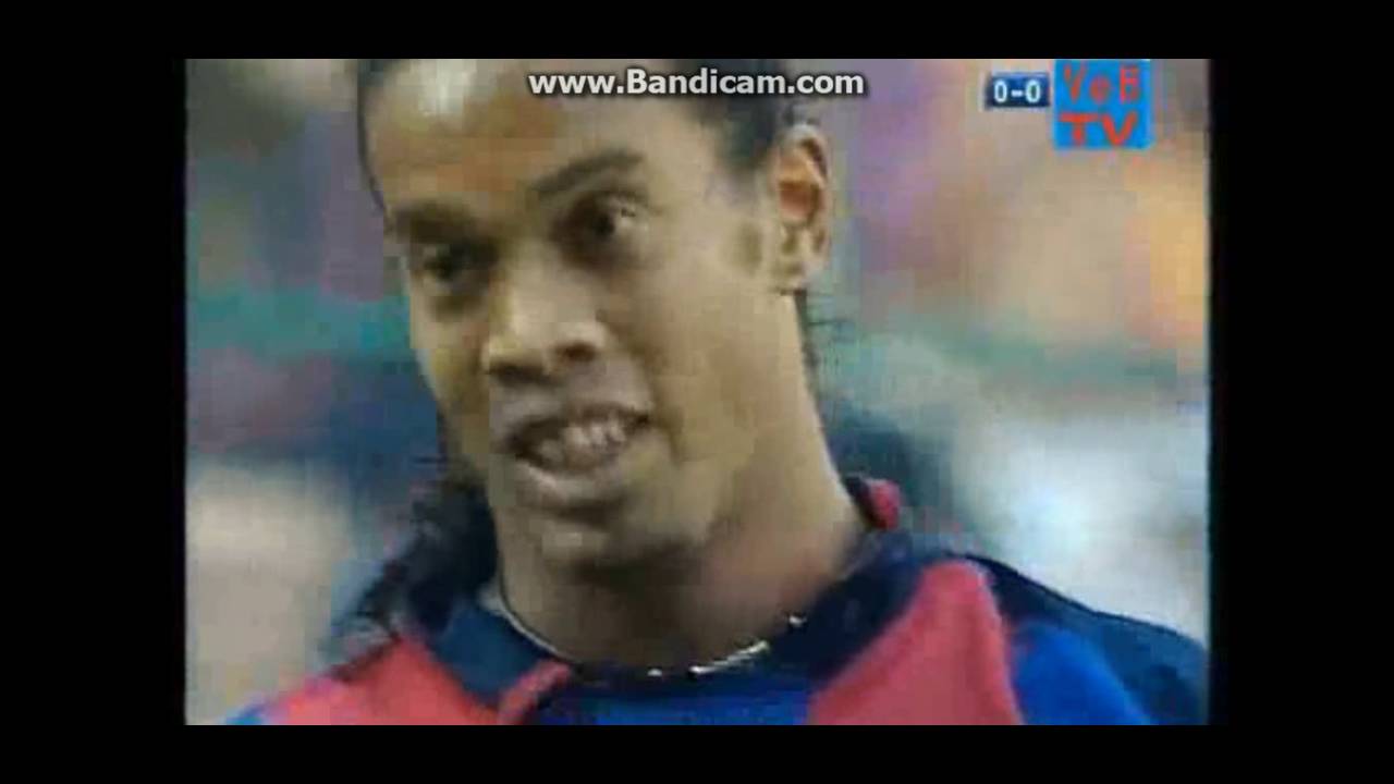 Ronaldinho Topun CixMasini Qoymadi Ve Penalti