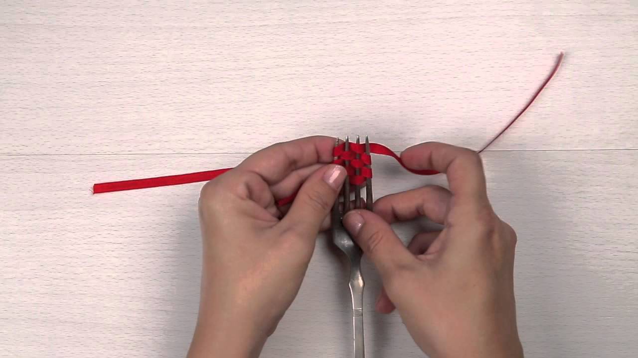 Ma&scaron;lička pomoc&iacute; vidličky